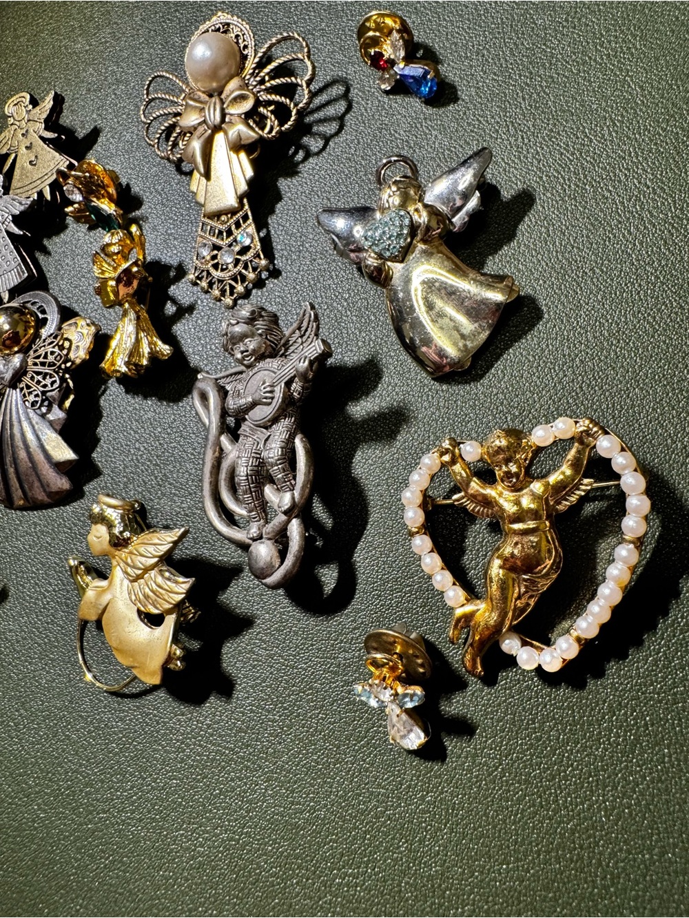 Vintage Angel Brooch & Pin Lot – Gold Tone, Silver Tone & Rhinestone Angels - Picture 4 of 10